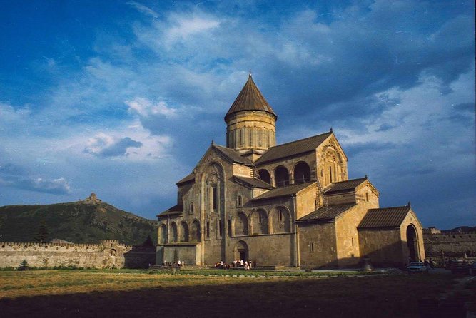 2-Day Private Tour to Kazbegi from Tbilisi - Crossing Jvari Pass into Stepantsminda