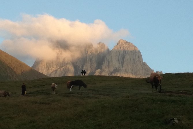3-Day Hiking Group Tour in Kazbegi - Guide support and the human side of the trip