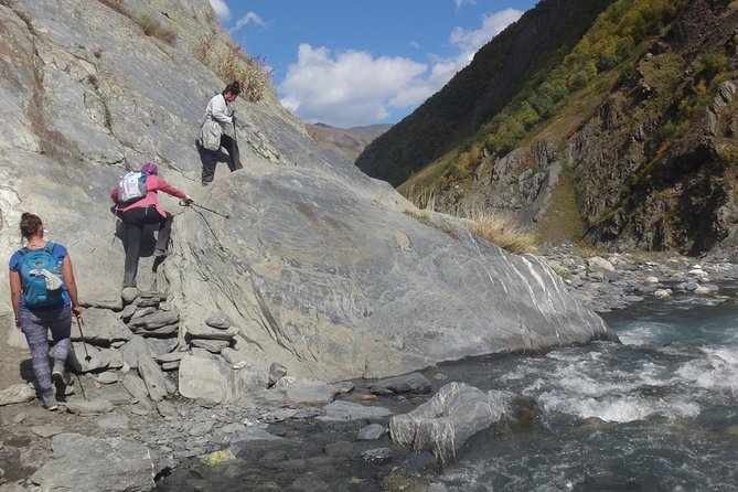 7-day hiking expedition to Tusheti through the Atsunta pass - Day 4: A long descent beside the Pirikiti Alazani