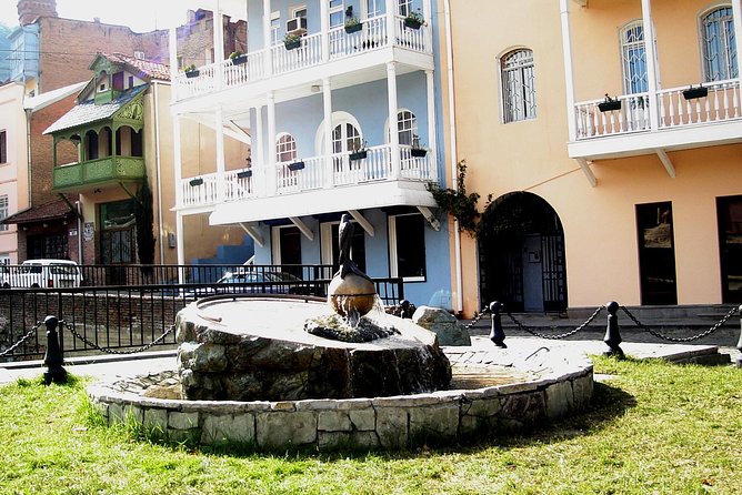 Classic Tbilisi Walking Tour - Descending into Abanotubani and Meidan Square