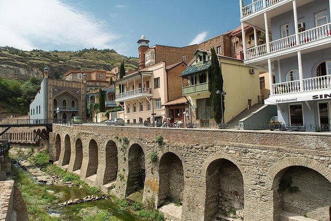 Classic Tbilisi Walking Tour - Guide quality and the size of the group