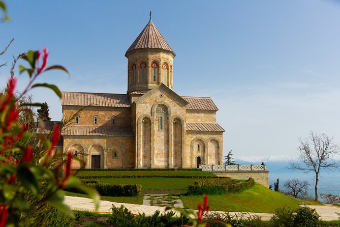 Day Trip to Kakheti Wine Region Including 9 Wine Tastings - Sighnaghi: old walls, wine-country views, and a lunch decision