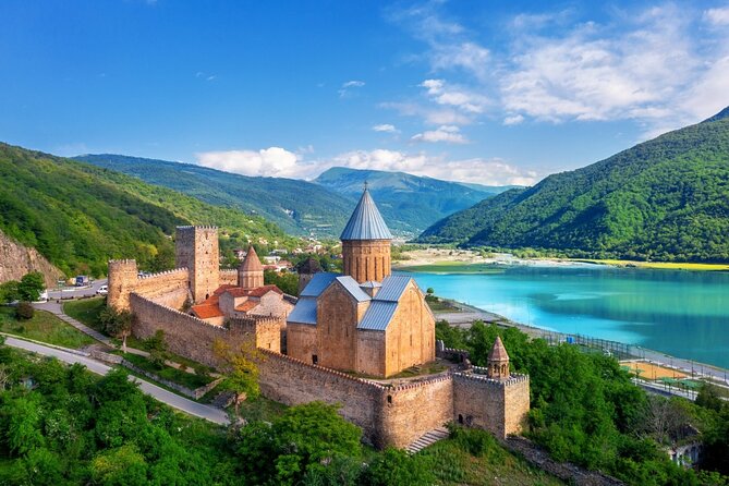 Discover Georgia: A 4-Day Private tour from Tbilisi - Day 4: The Georgian Military Highway to Gergeti