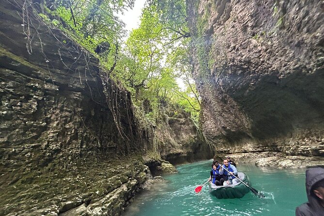 From Kutaisi: Canyons and Caves Tour with Transfer to Tbilisi - Martvili Canyon: green water and mossy walls