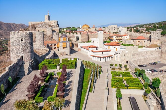 From Tbilisi: Vardzia, Rabati Castle & Borjomi Tour with Guide - What the guide adds to the day