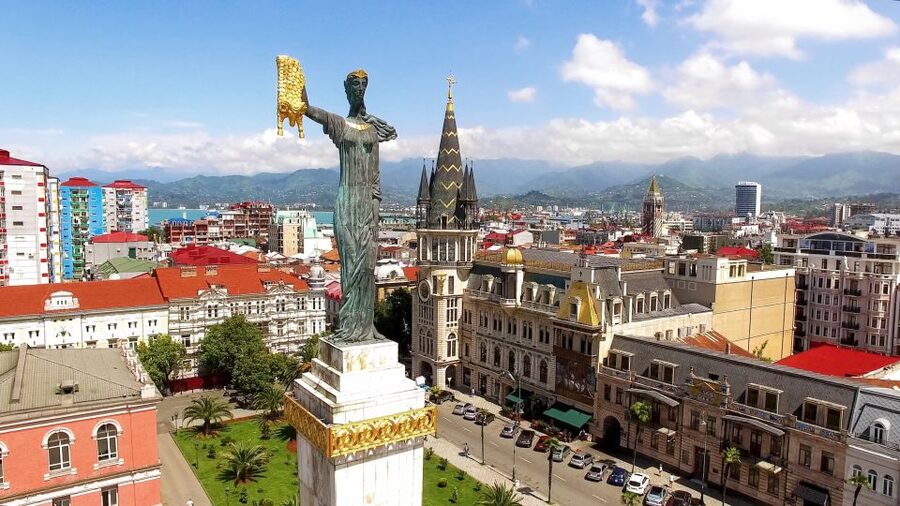 From Trabzon: Group Walking Tour through Batumi in Georgia - Why Batumi works as a day trip from Trabzon