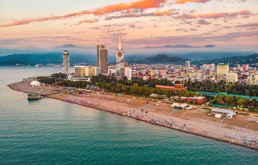 From Trabzon: Group Walking Tour through Batumi in Georgia - Ali and Nino, Batumi’s moving symbol