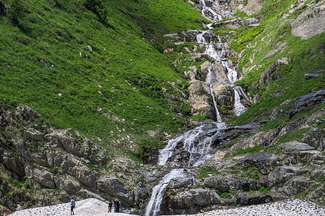 Kazbegi & Gudauri Private Full-Day Tour From Tbilisi - Sno and its stone faces