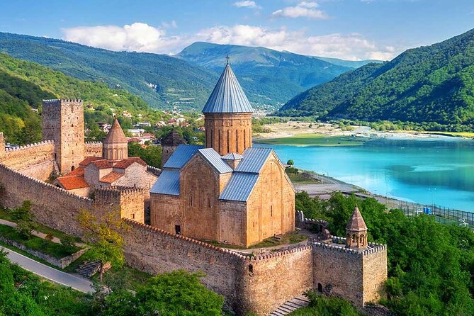 Kazbegi (stepantsminda) and Gudauri private tour - Gudauri’s Friendship Monument is the big viewpoint