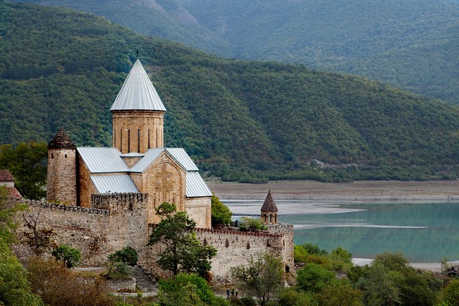 Private 1-Day Tour to Kazbegi & Gergeti Trinity Church - Who should book this Kazbegi day trip