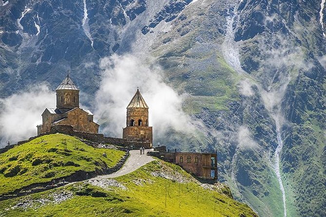 Private 5-Day Tours & Transfers from Tbilisi to Top Georgia Spots - Kakheti offers wine, bread, and a slower eastern day