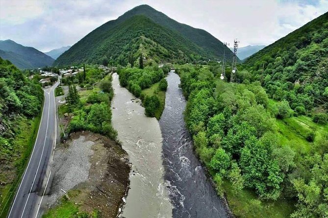 Private day tour in Kazbegi (Stepantsminda) - What the private format really adds