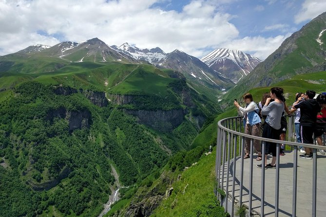 Private Kazbegi Tour: Gergeti, Ananuri & Scenic Views - Pasanauri and the meeting of two rivers