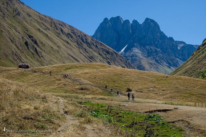 Round Trip Bus Transfer to Juta from Kazbegi - How much hiking time do you really have?
