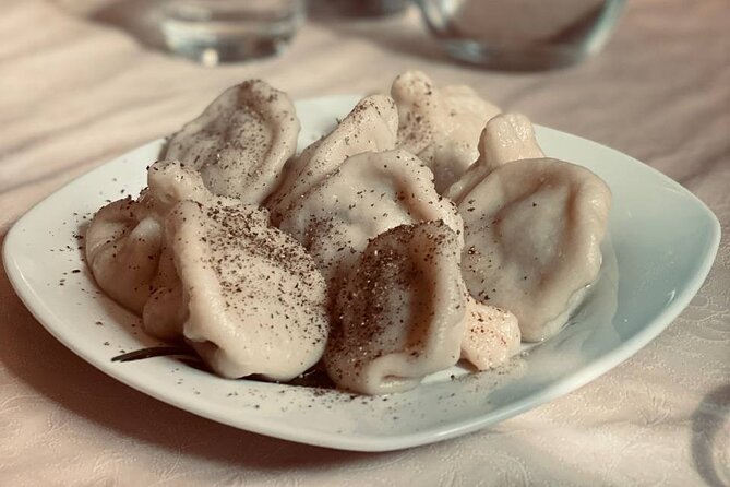 Taste of Georgia. Cooking-Class Khinkali, Khachapuri and more - Adjarian khachapuri and the cheese-filled center
