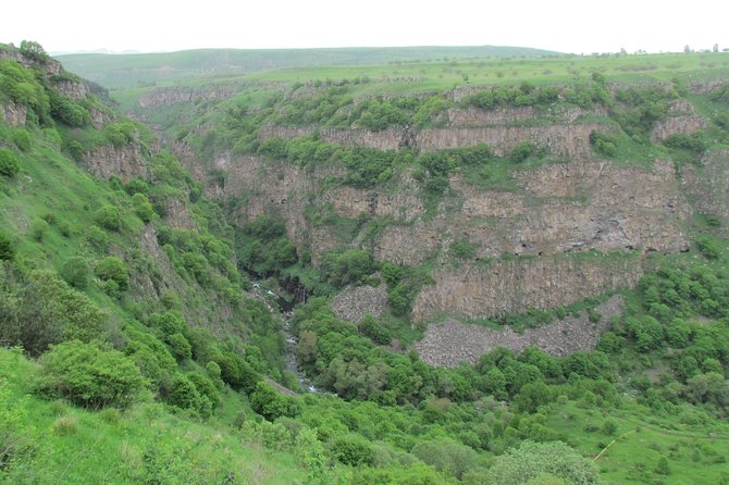 Trip to The Diamond Bridge and Dashbashi Canyon - What the private format really changes